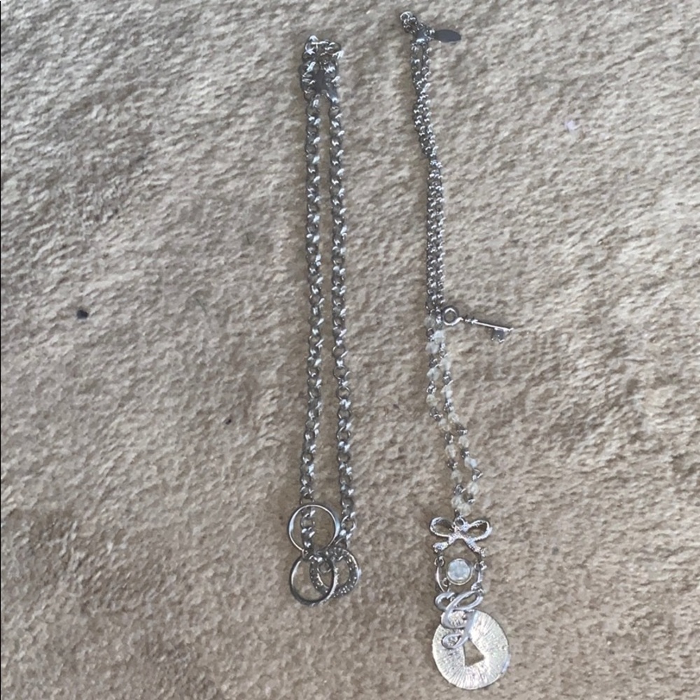 Set of two Guess necklaces.